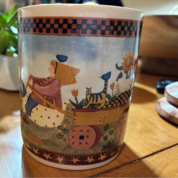 WW7006 Williraye Girl on Chicken Mug - Picture 5 of 6